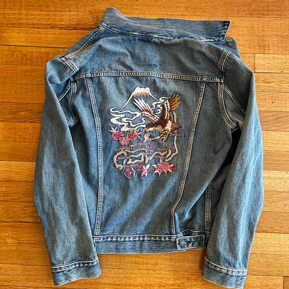 Levi's Limited Men's Embroidered Japanese Eagle Mount Fuji Trucker Jacket Sz L - Picture 1 of 6